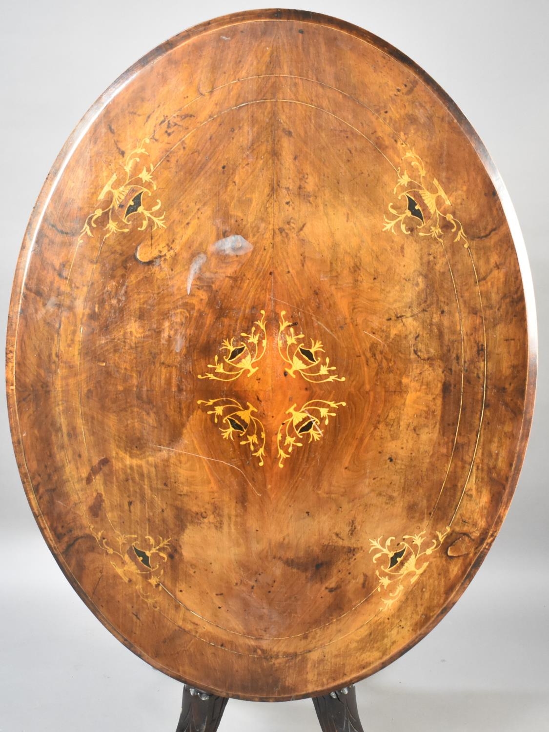 A 19th Century Mahogany String Inlaid Loo Table with Carved Quadrant Supports, Top with Urn Inlaid - Image 2 of 3