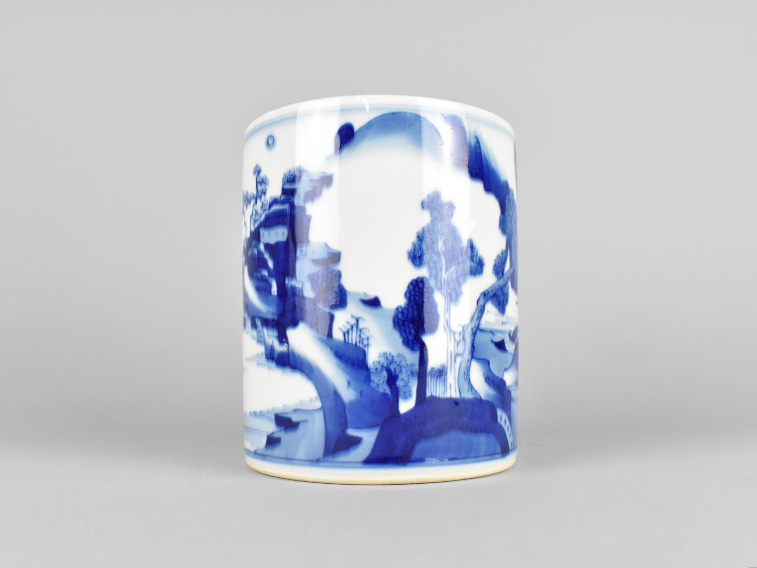 A Chinese Blue and White Brush Pot Decorated with Figures in Exterior Setting, Base with Double - Image 2 of 5
