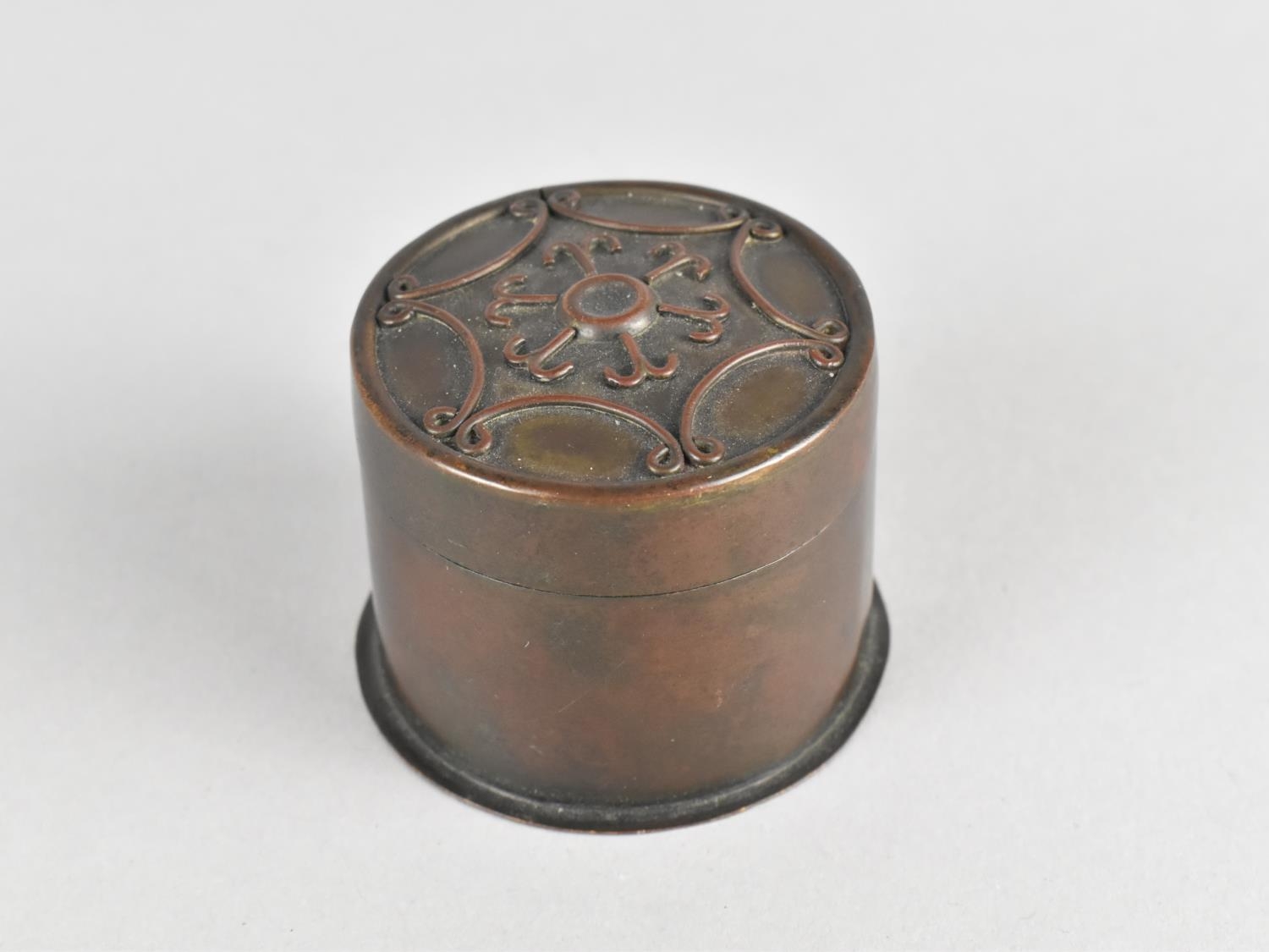 A Small Bronze Circular Trinket Box, the Lid with Relief Fleur De Lys Motif, 4cms High - Image 4 of 4