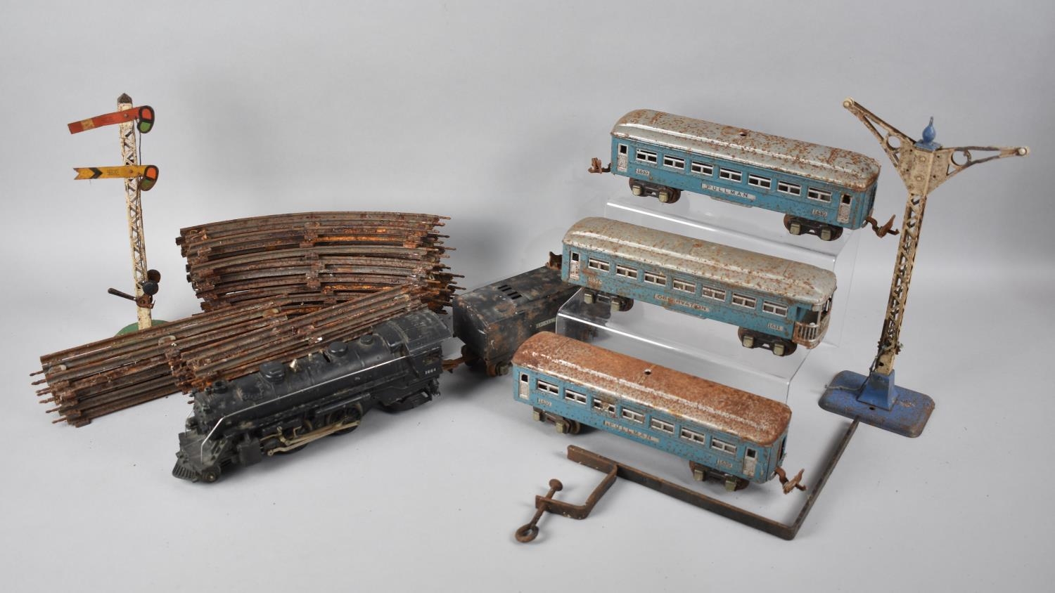 A Lionel Tinplate O-Gauge Model Railway Set comprising Loco, Tender, Pullman Coaches and Track