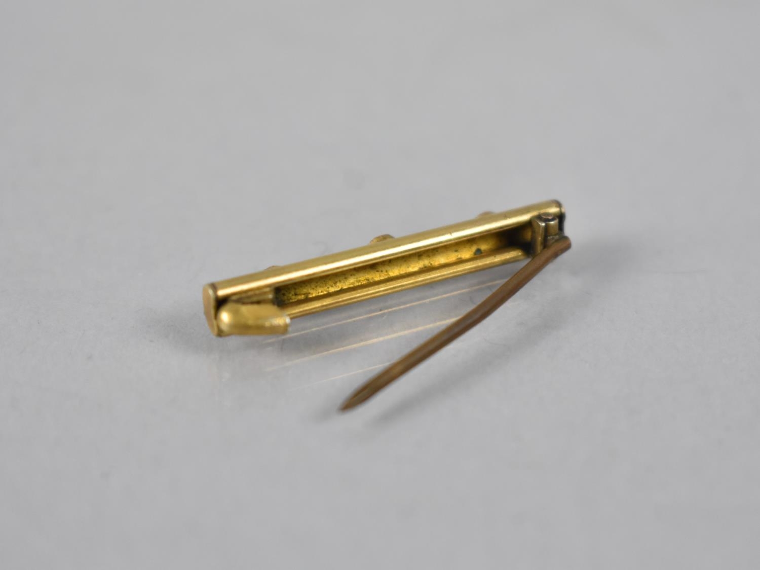 A Pretty Victorian Gold Coloured Metal Bar Brooch with Three Turquoise Cabochon Stones, 31mm Wide - Image 3 of 3