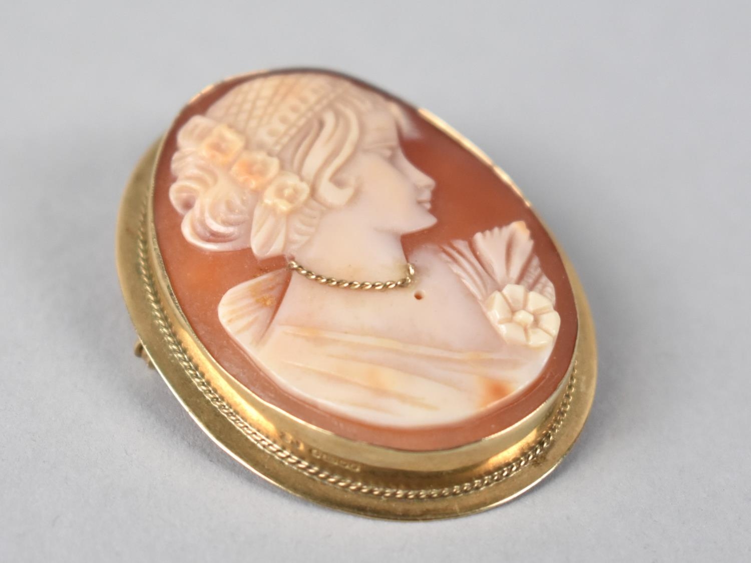 A 9ct Gold Mounted Cameo Brooch, 31x39mm Stamped Top Mount