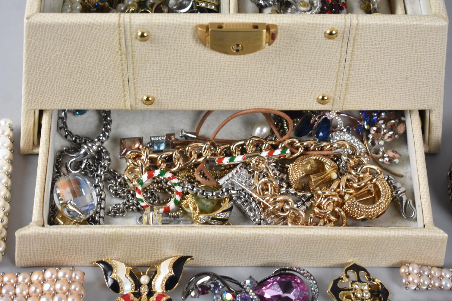 A Fitted Rowallan Jewellery box Containing Large Quantity of Costume Jewellery to include Trifari - Image 3 of 5