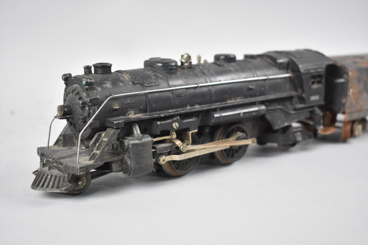 A Lionel Tinplate O-Gauge Model Railway Set comprising Loco, Tender, Pullman Coaches and Track - Image 2 of 2