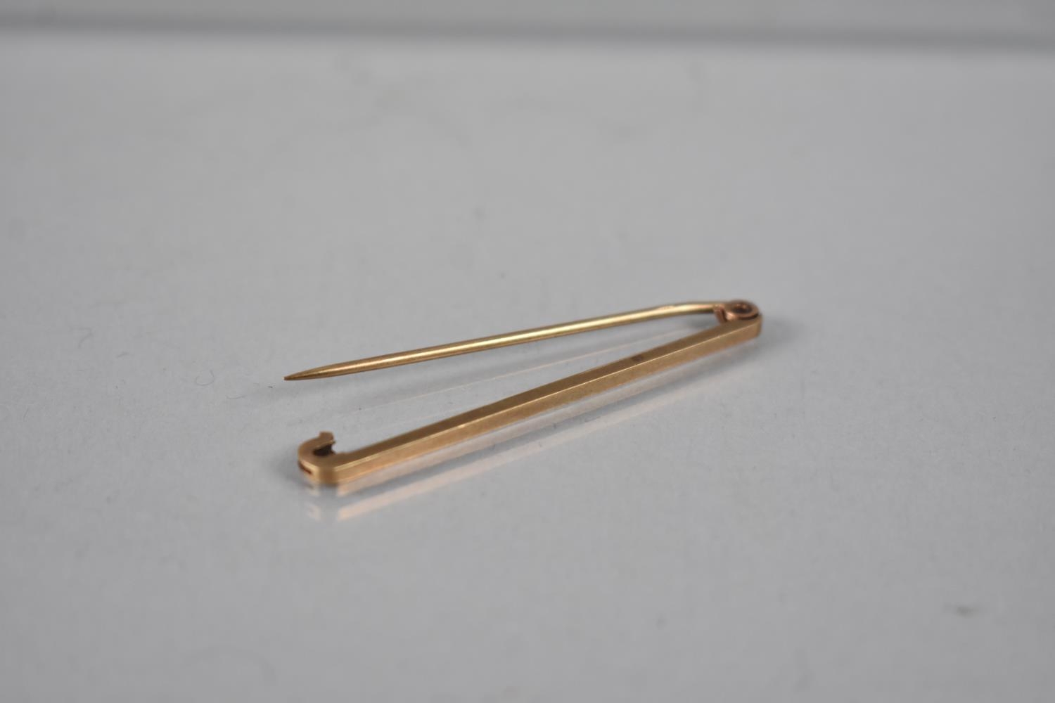 A Boxed 9ct Gold Bar Brooch/Tie Pin, 2.6gms, Fitted Blue Leather Box for TA Henn, Wolverhampton, - Image 2 of 3