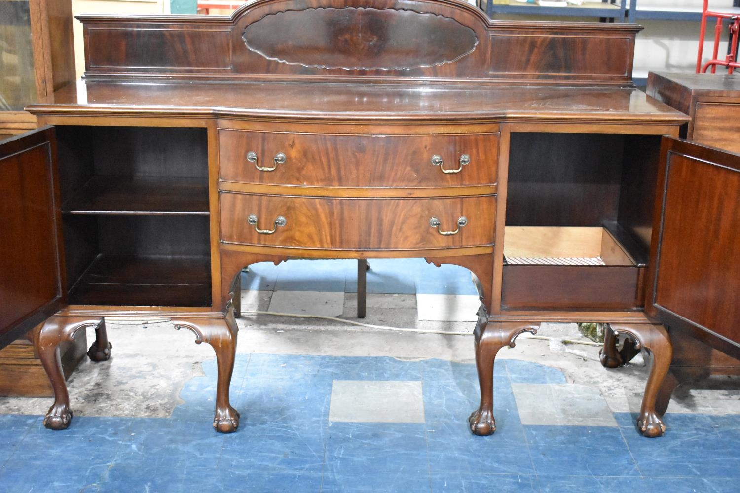 An Edwardian Mahogany Galleried Sideboard with Bowed Breakfront Having Cutlery Drawer and One Drawer - Image 2 of 4