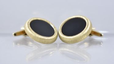 A Pair of 9ct Gold Cufflinks, Central Black Panel with Gold Textured Circular Frame, 19.7mm