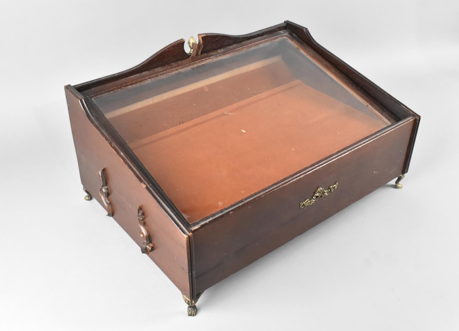 A Mid 20th Century Ormolu Mounted Countertop Shop Bijouterie Display Case with Sloping Glazed Lid, - Image 2 of 4