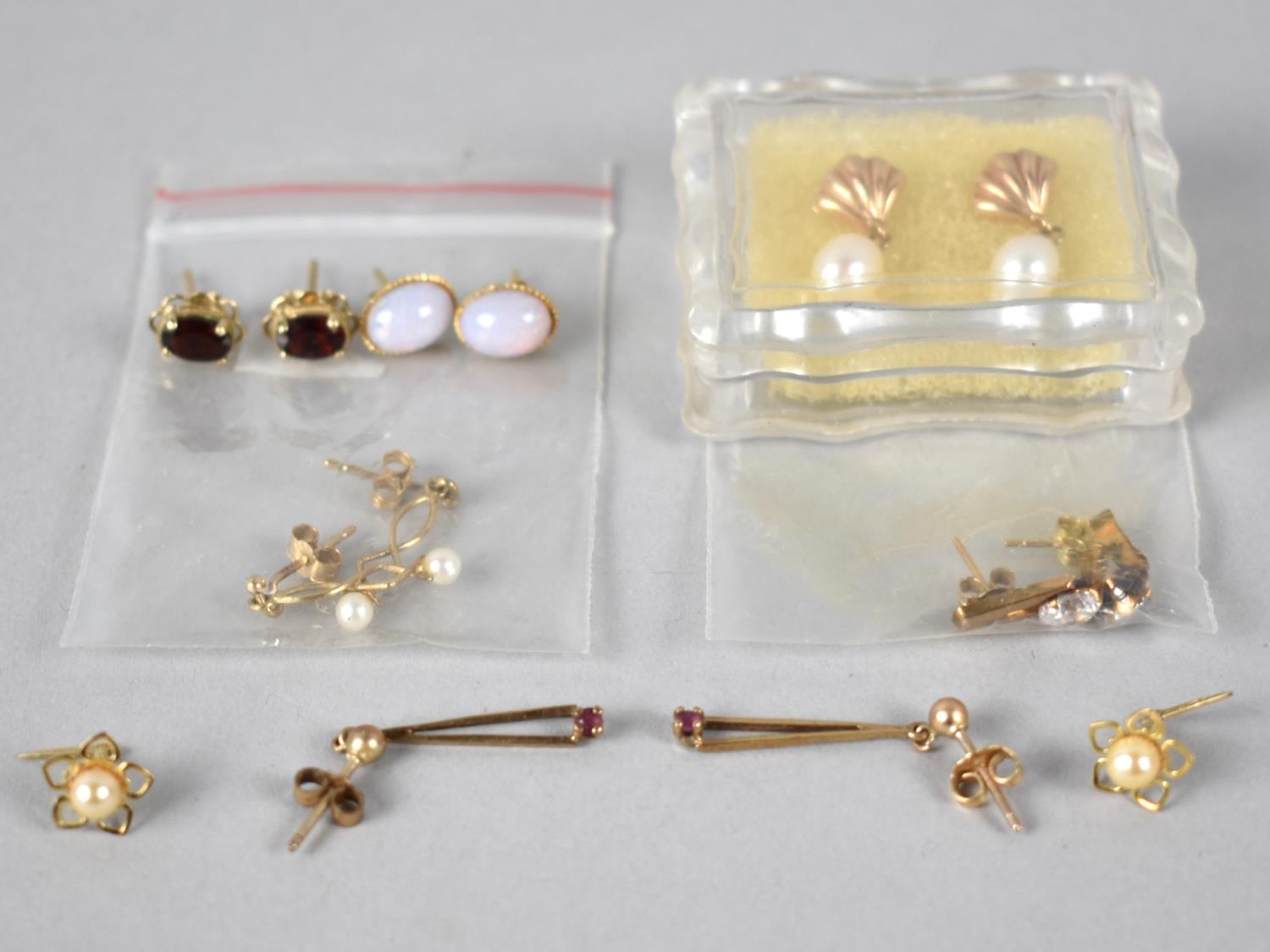 A Collection of Seven Pairs Various 9ct Gold and Yellow Metal Jewelled Earrings to include Pearl,