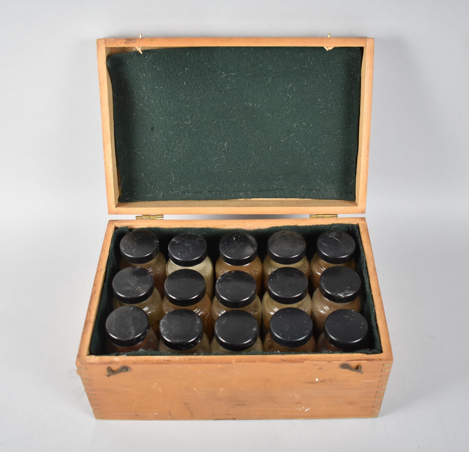An Edwardian Pharmacognosy Box Containing Fifteen Labelled Jars to include Rhubarb, Cloves, Coffee - Image 2 of 3