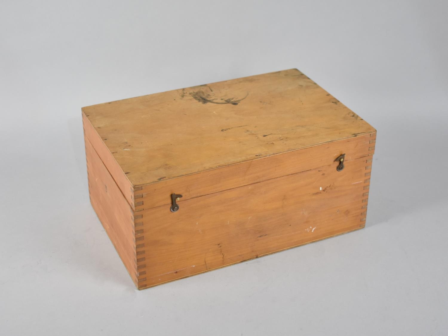 An Edwardian Pharmacognosy Box Containing Fifteen Labelled Jars to include Rhubarb, Cloves, Coffee - Image 3 of 3