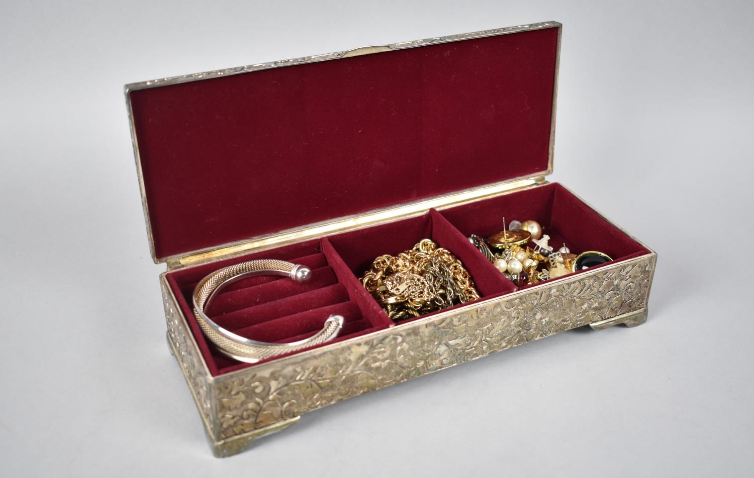 A Silver Plated Jewellery Box containing Costume Jewellery to include Silver Bangle in the Tiffany - Image 3 of 4