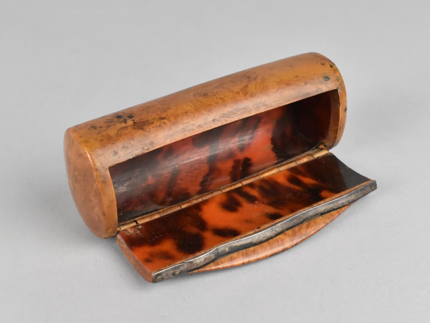 A Late 19th Century Tortoiseshell Snuff Box with Hinged Lid, of Oval Section, 11.5cm Long - Image 2 of 4