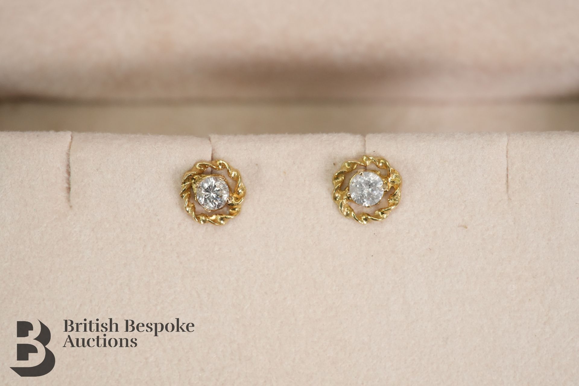 Pair of 14ct Diamond Stud Earrings - Bild 4 aus 4