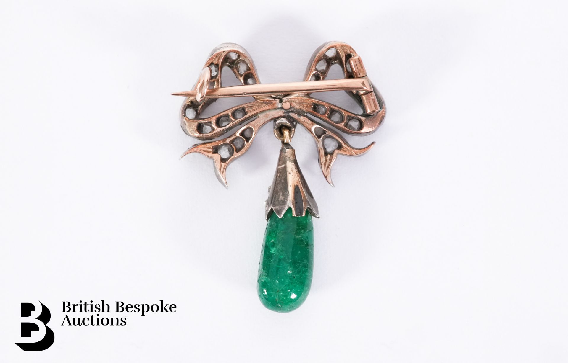 Late Victorian Diamond and Emerald Brooch - Bild 2 aus 2