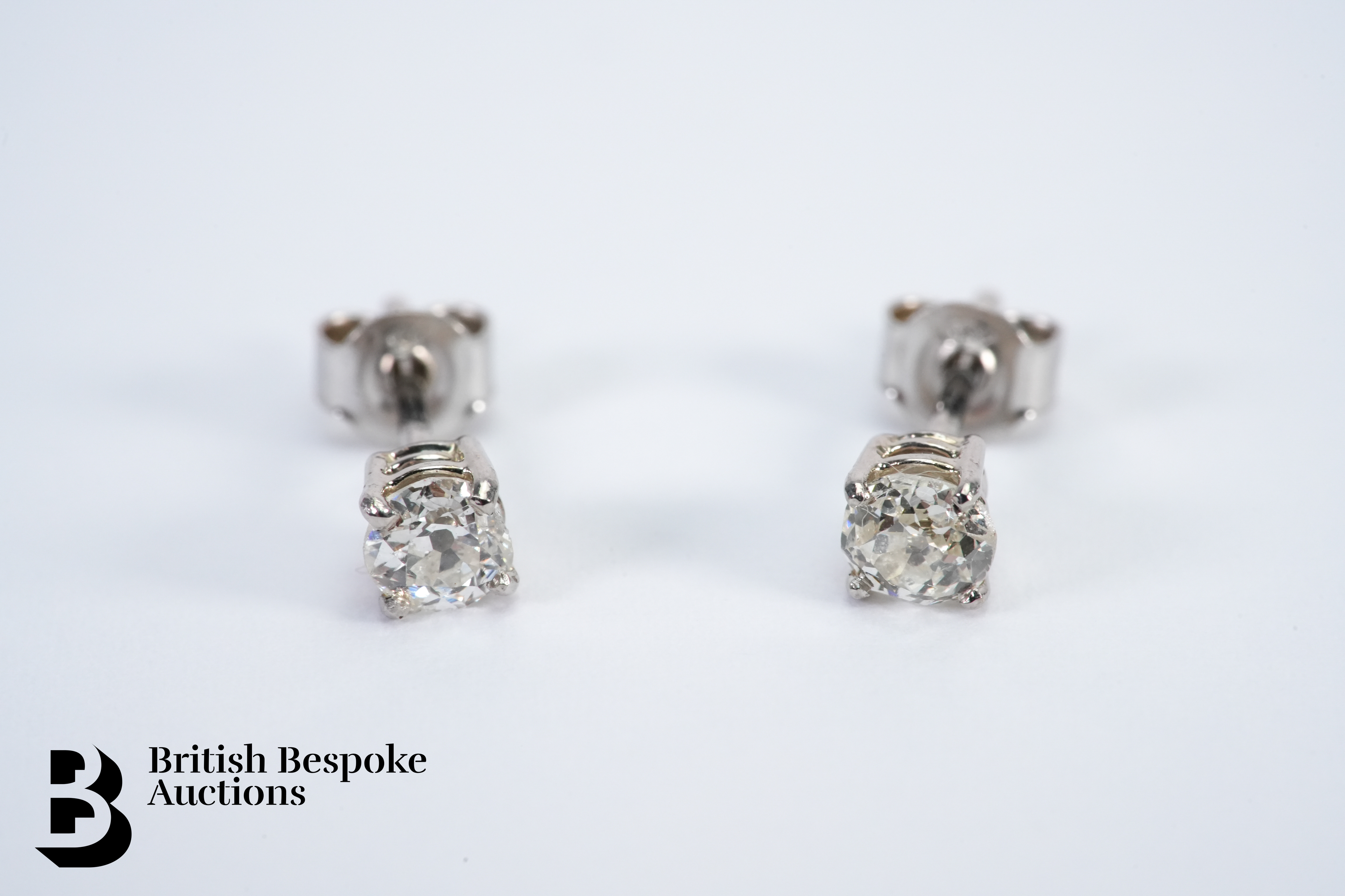 9ct Gold Diamond Ear Studs - Image 2 of 2