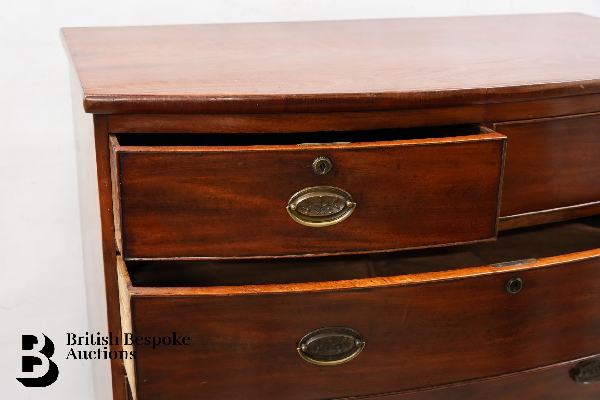 Victorian Mahogany Bow Fronted Chest of Drawers - Image 5 of 6