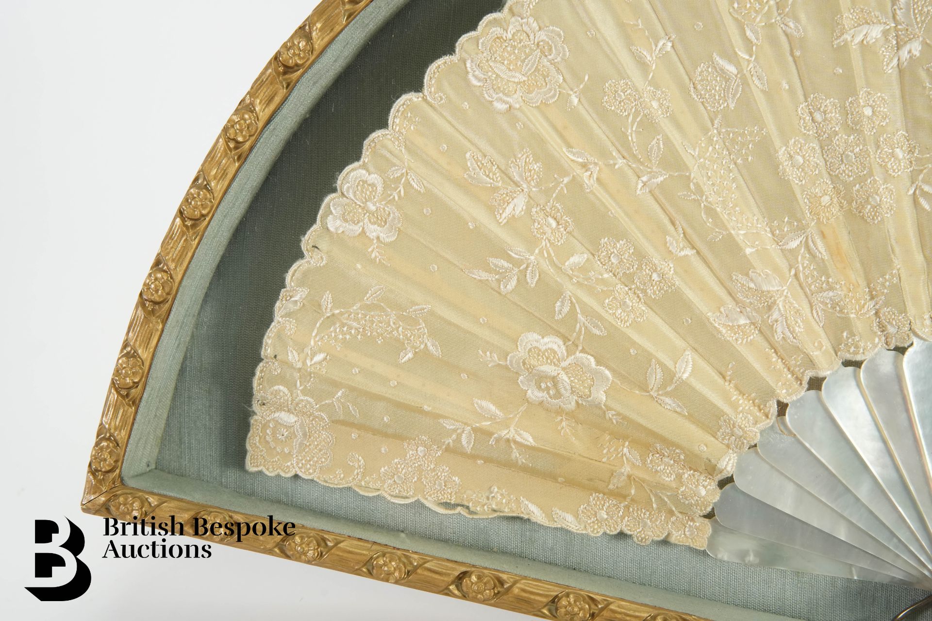 Late 19th Century Silk Embroidered Fan - Bild 4 aus 5