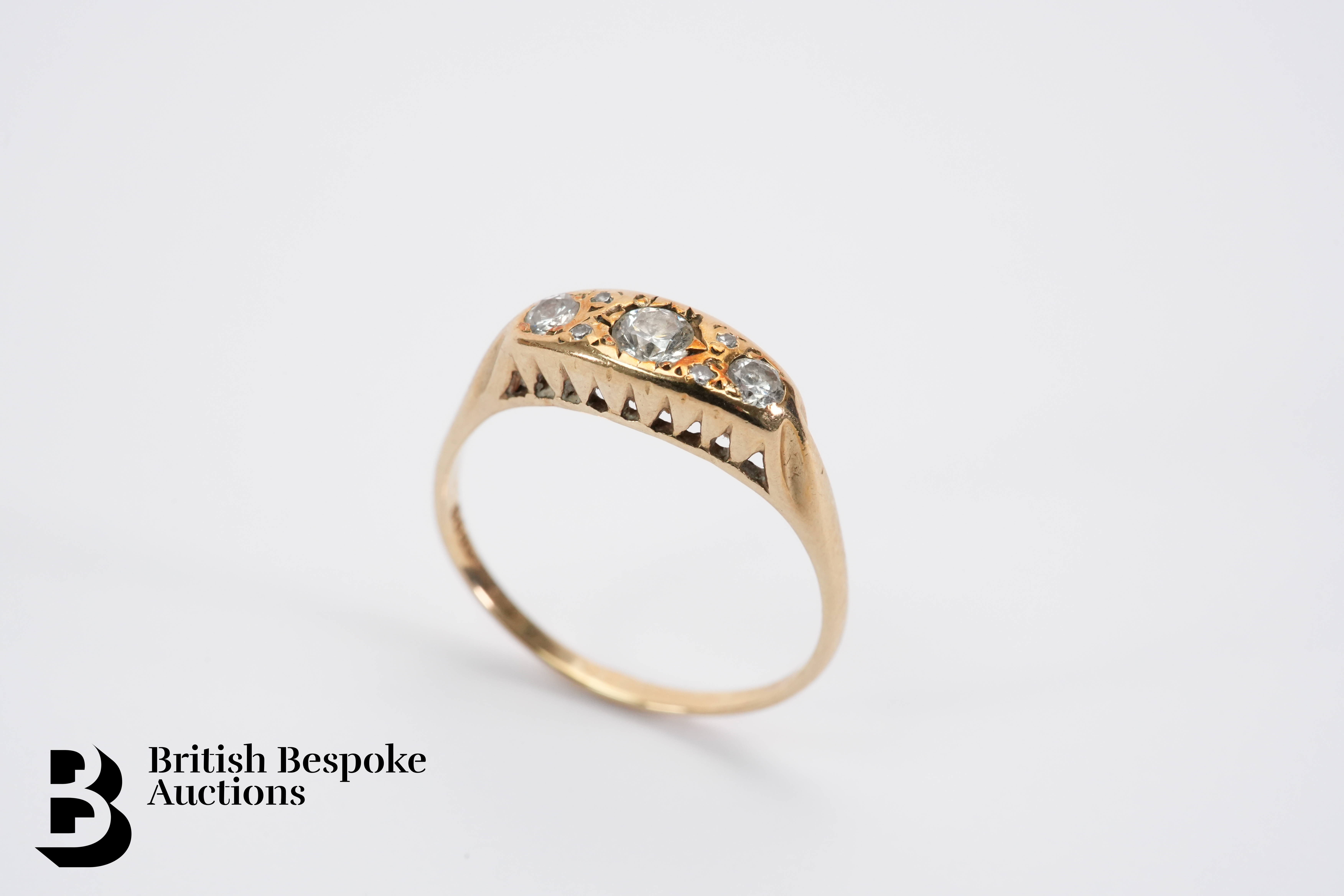 9ct Yellow Gold Diamond Ring - Image 2 of 2