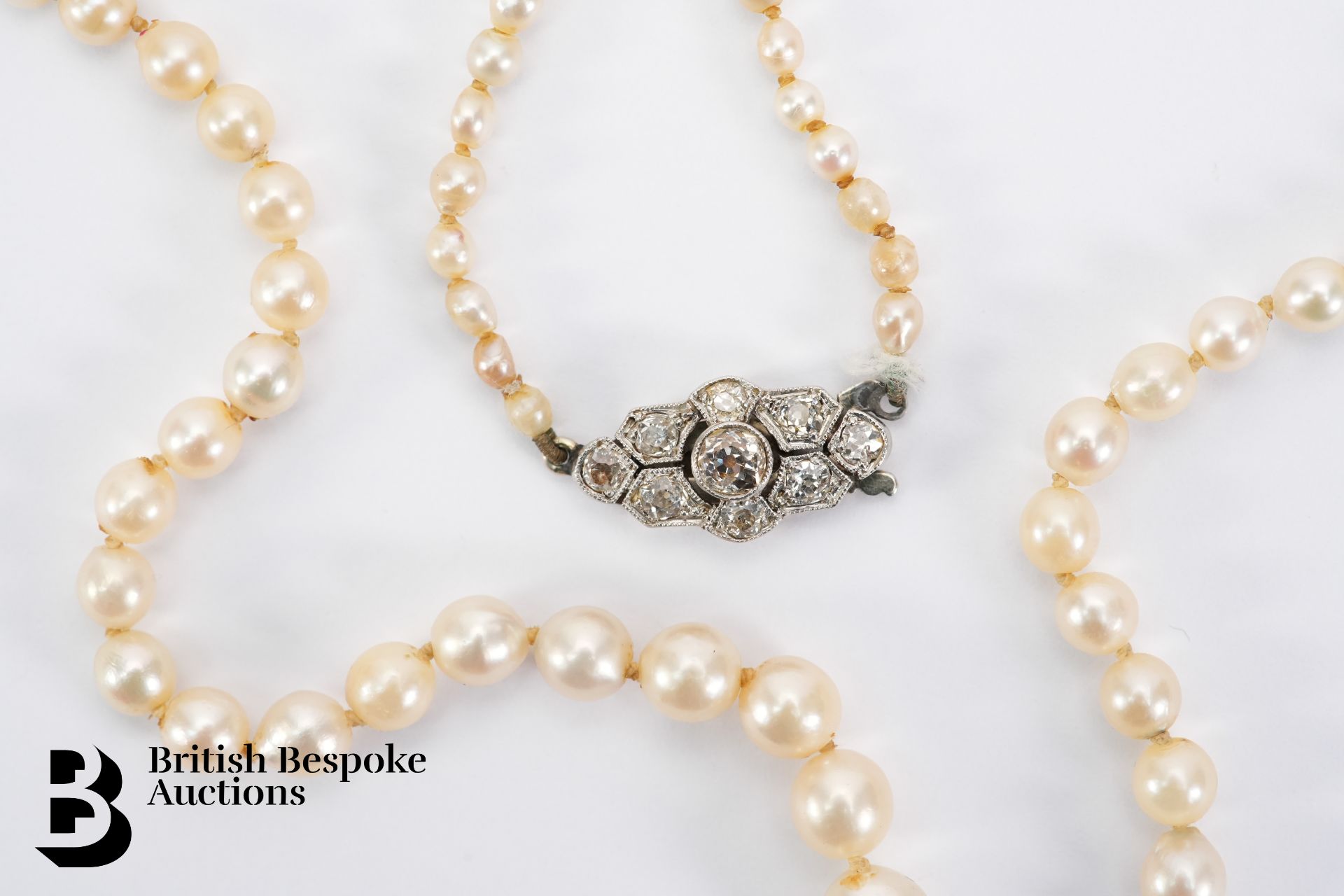 Set of Graduated Pearl Necklace - Image 3 of 3