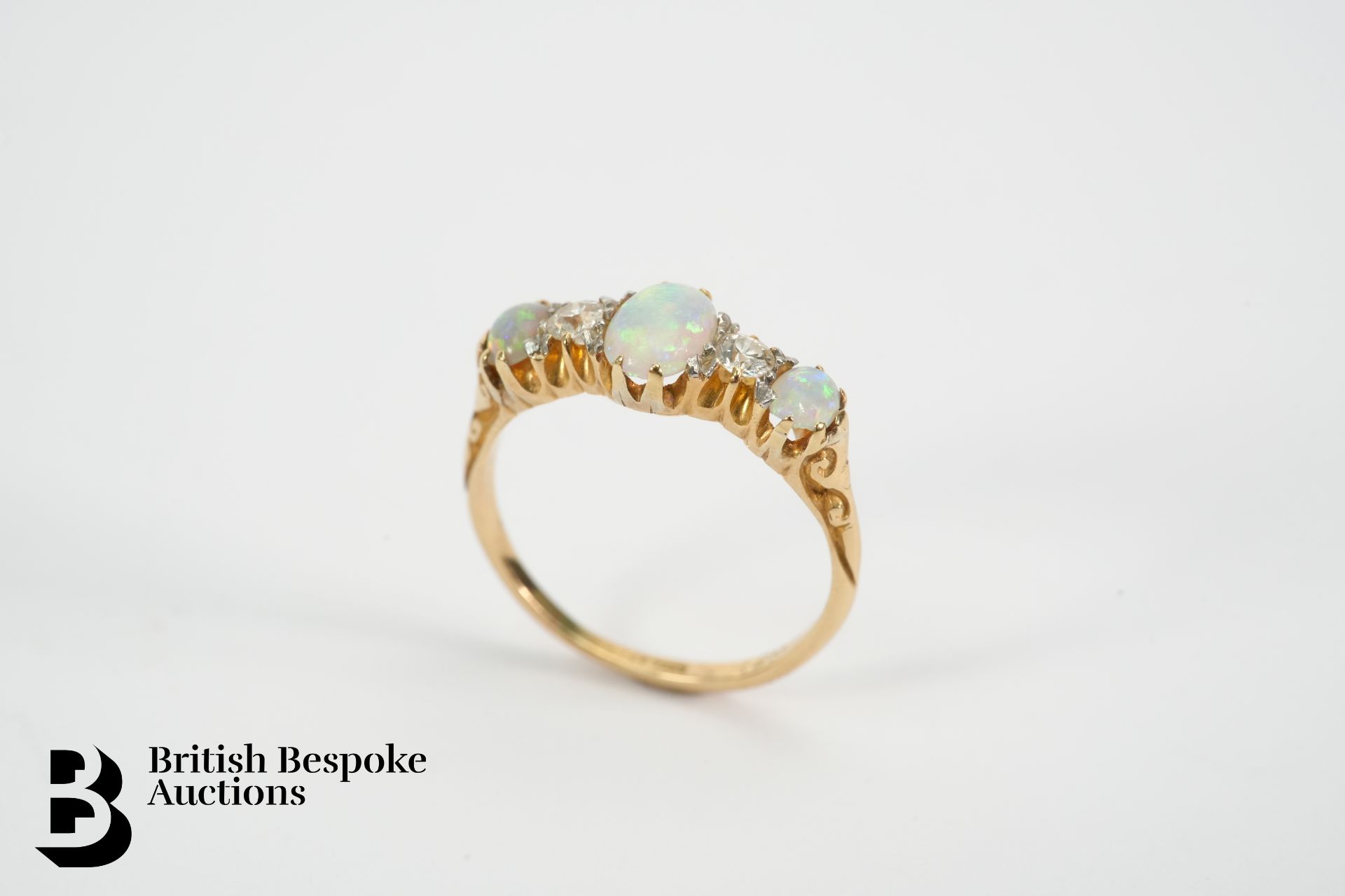 18ct Yellow Gold Opal and Diamond Ring - Bild 3 aus 3