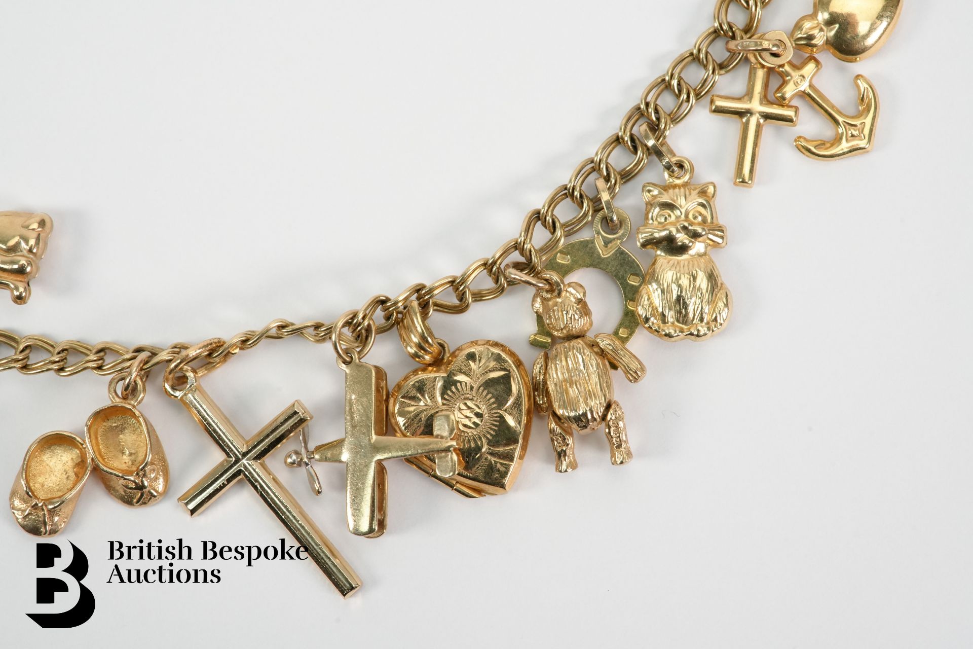 9ct Gold Charm Bracelet - Image 3 of 5