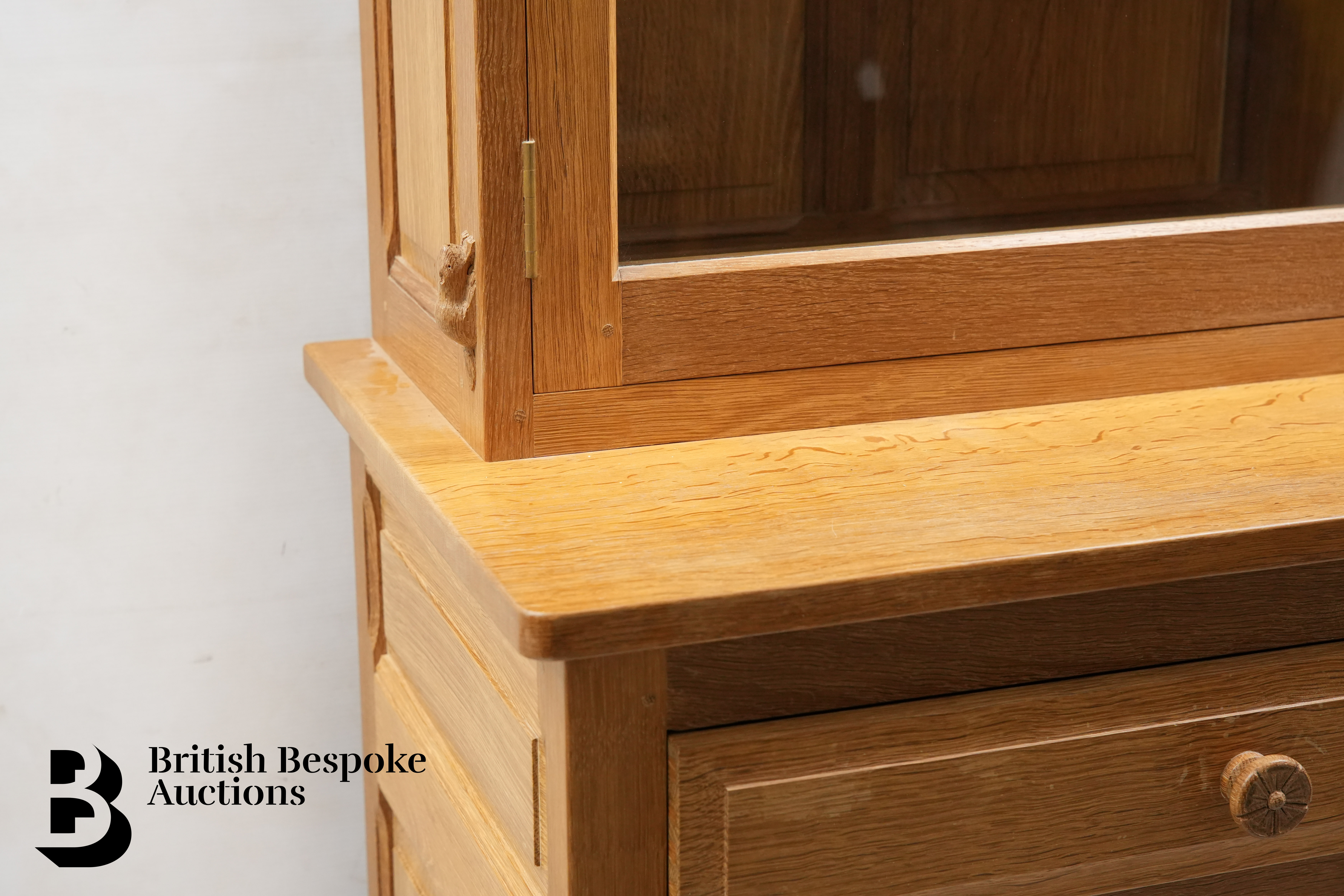 Colin 'Beaverman' Almack Oak Display Cabinet - Bild 4 aus 10