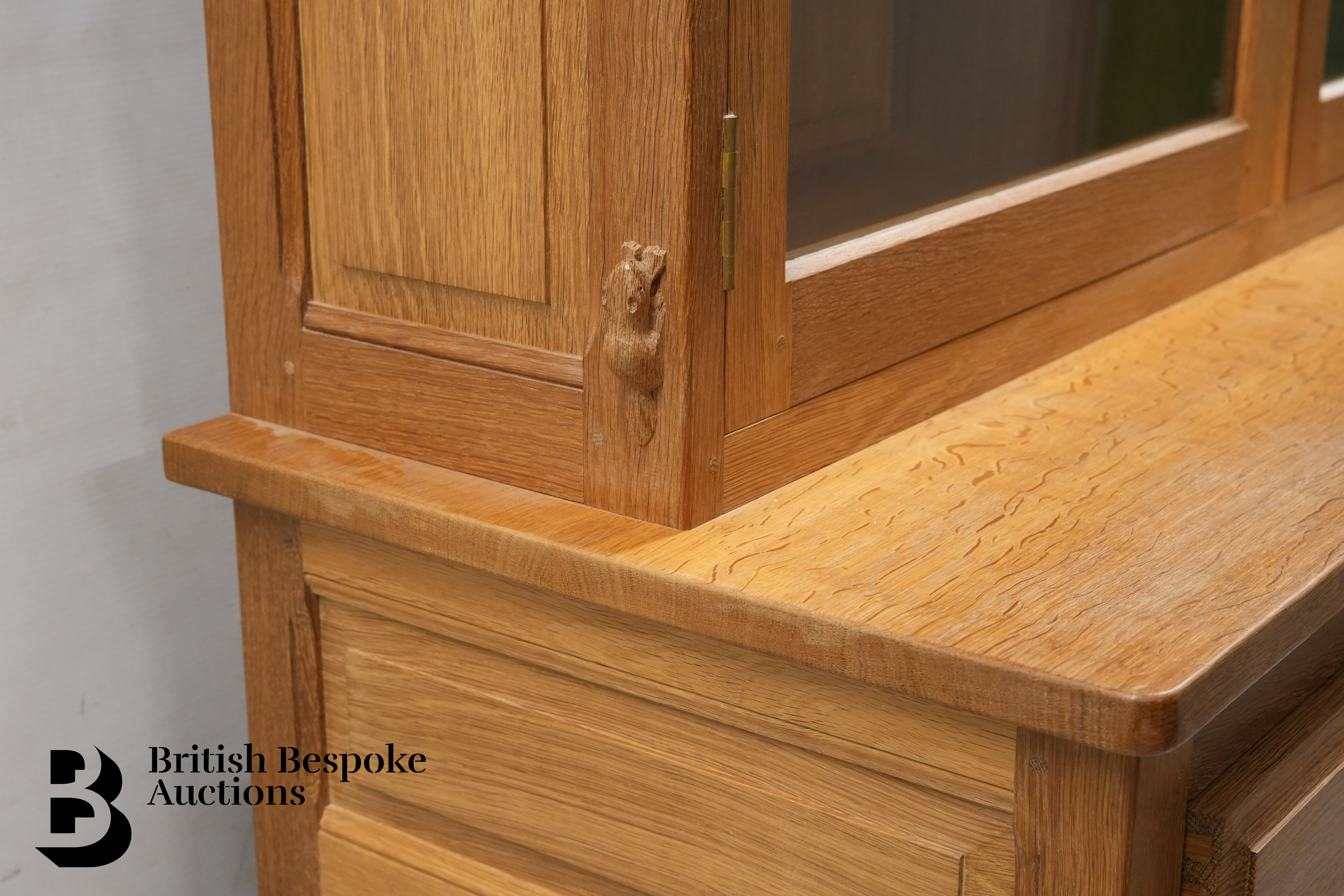 Colin 'Beaverman' Almack Oak Display Cabinet - Bild 9 aus 10