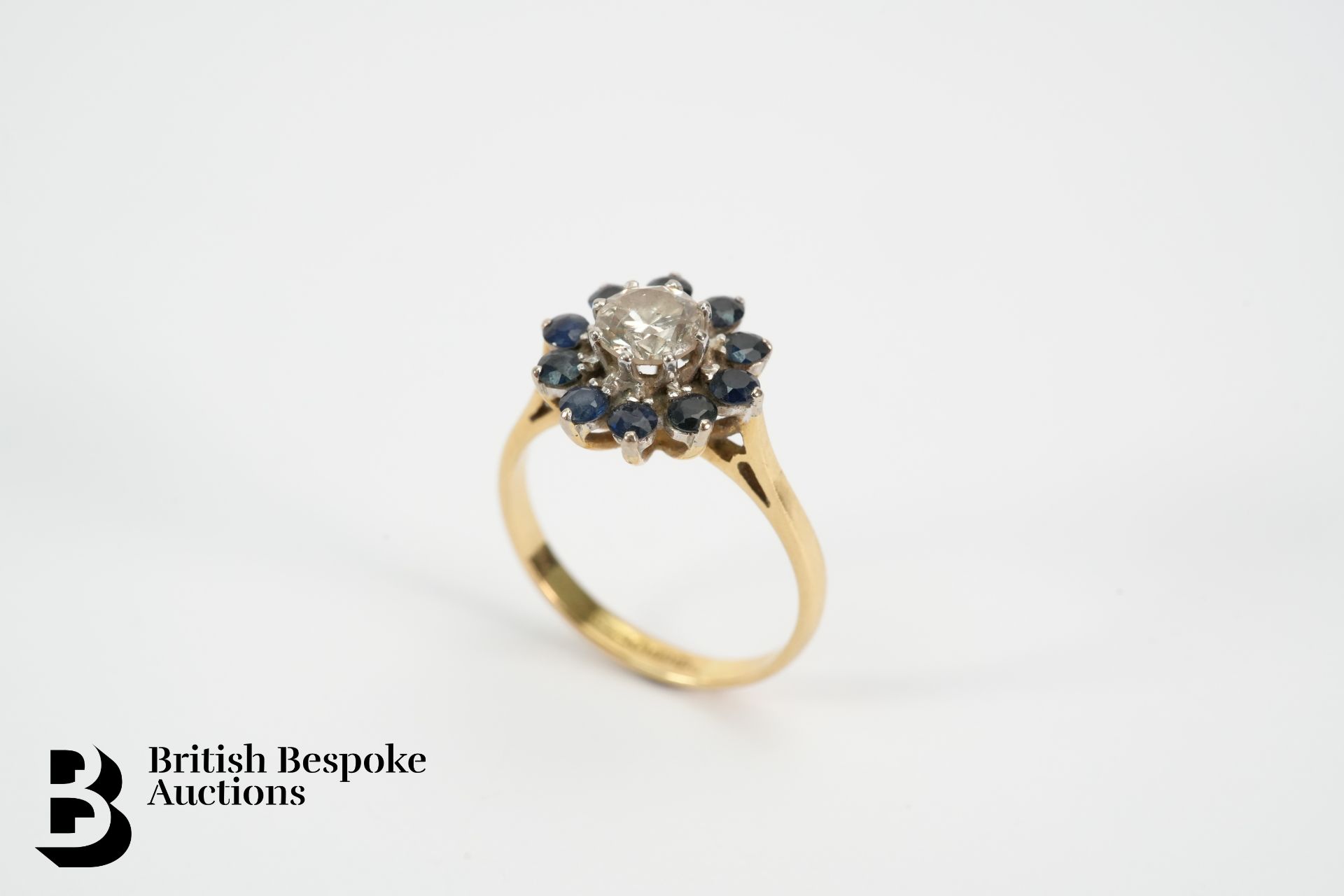 18ct Yellow Gold Diamond and Sapphire Ring - Image 2 of 3