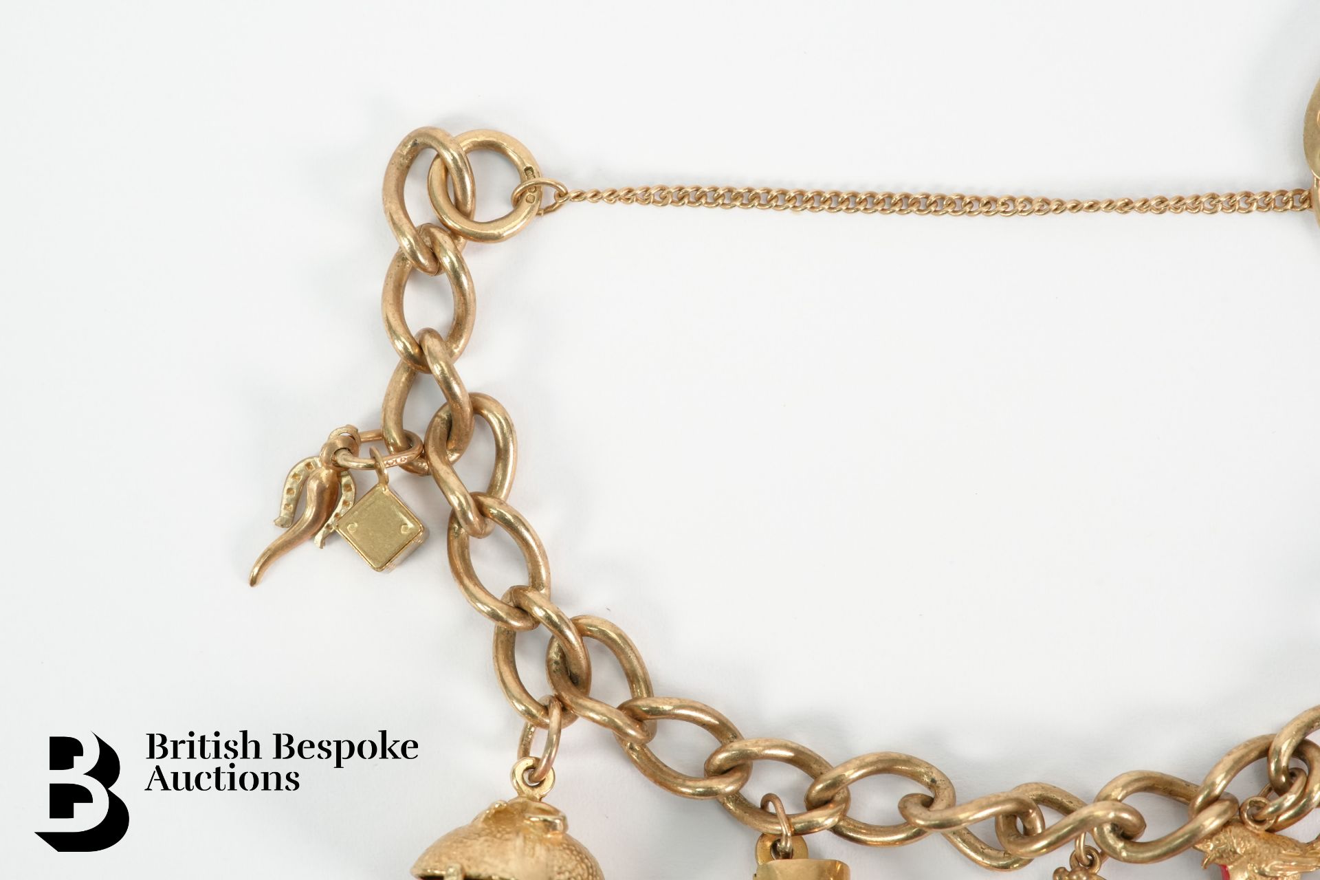 9ct Gold Charm Bracelet - Image 4 of 4