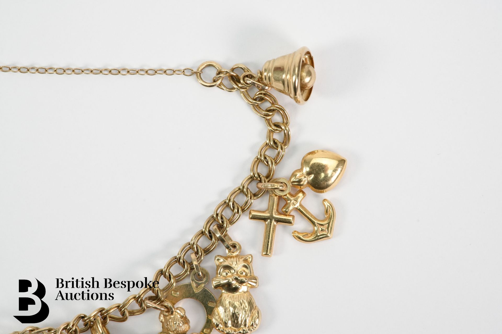 9ct Gold Charm Bracelet - Image 2 of 5