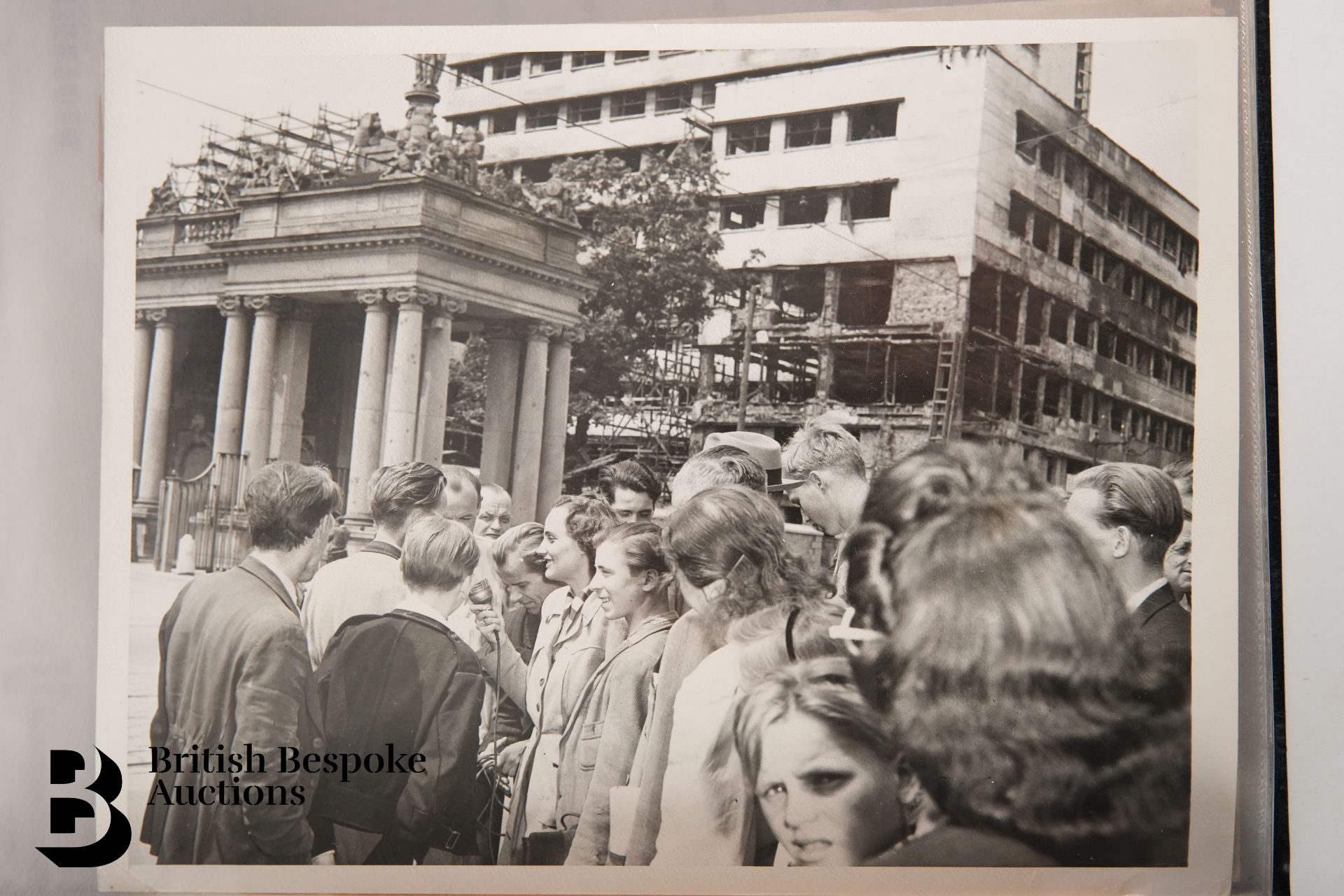 Historic Press Photographs - Bild 3 aus 6