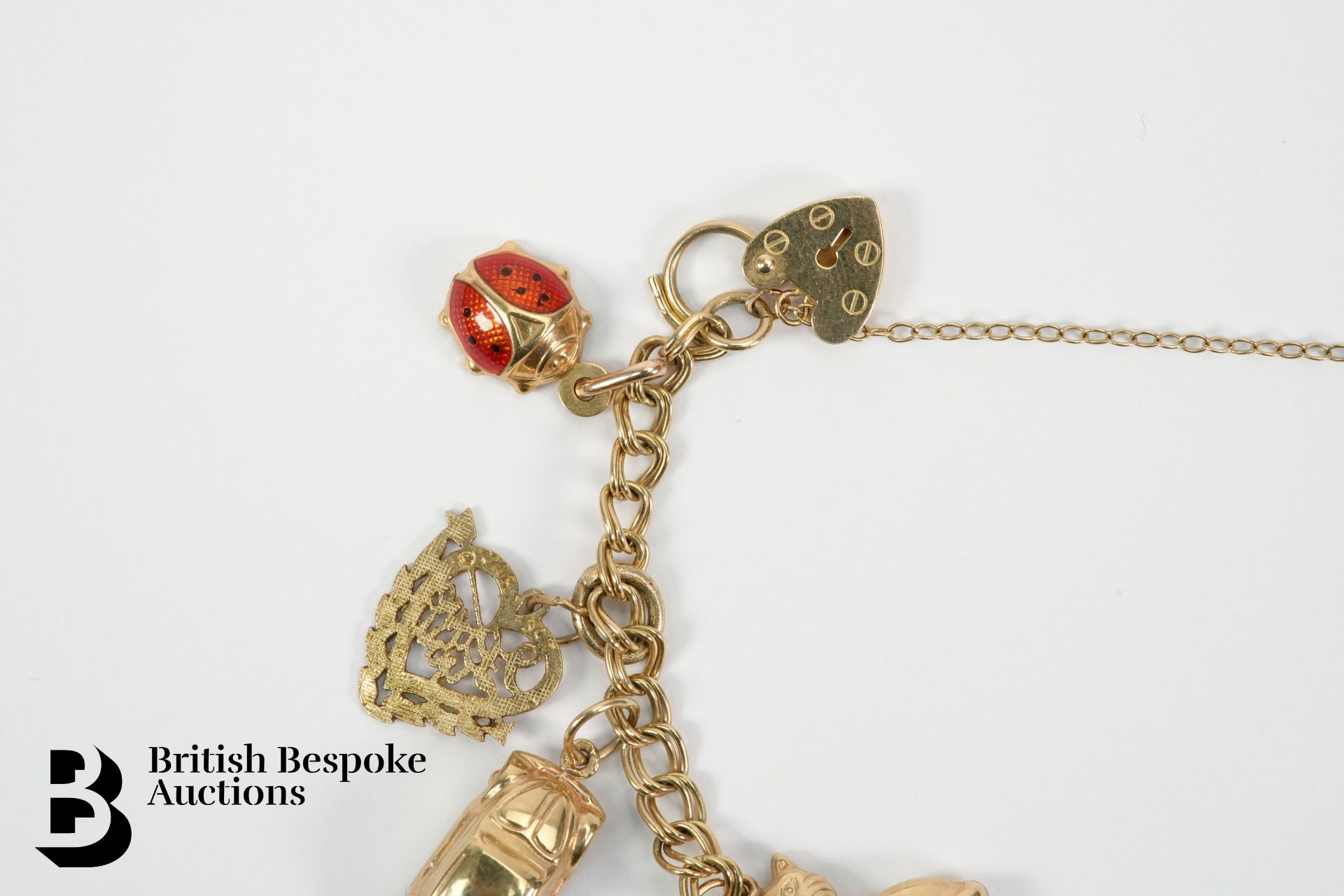 9ct Gold Charm Bracelet - Image 5 of 5