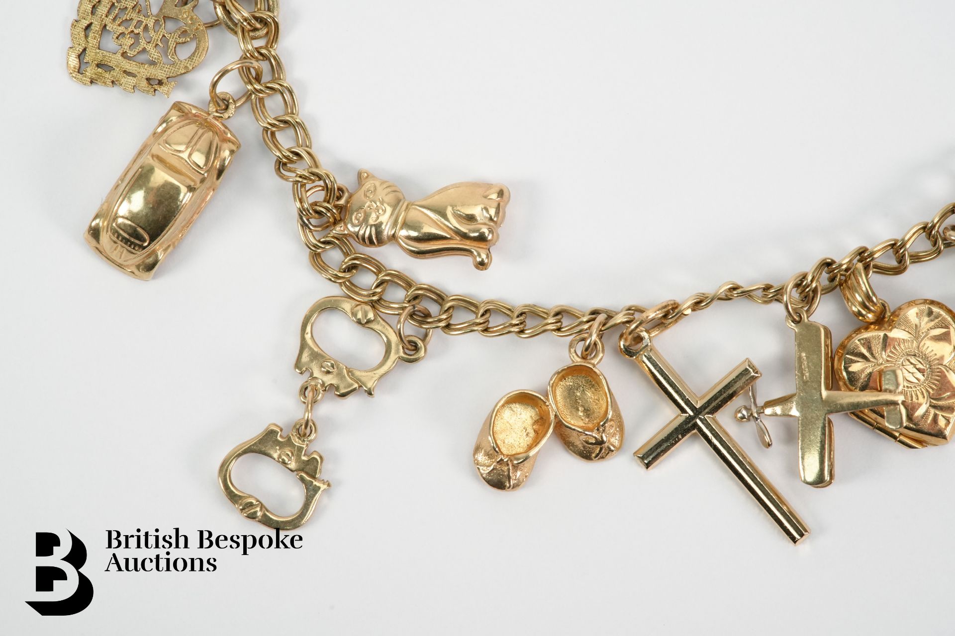 9ct Gold Charm Bracelet - Image 4 of 5