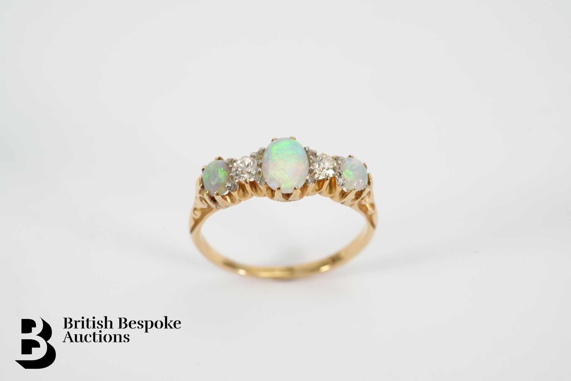 18ct Yellow Gold Opal and Diamond Ring - Image 2 of 3