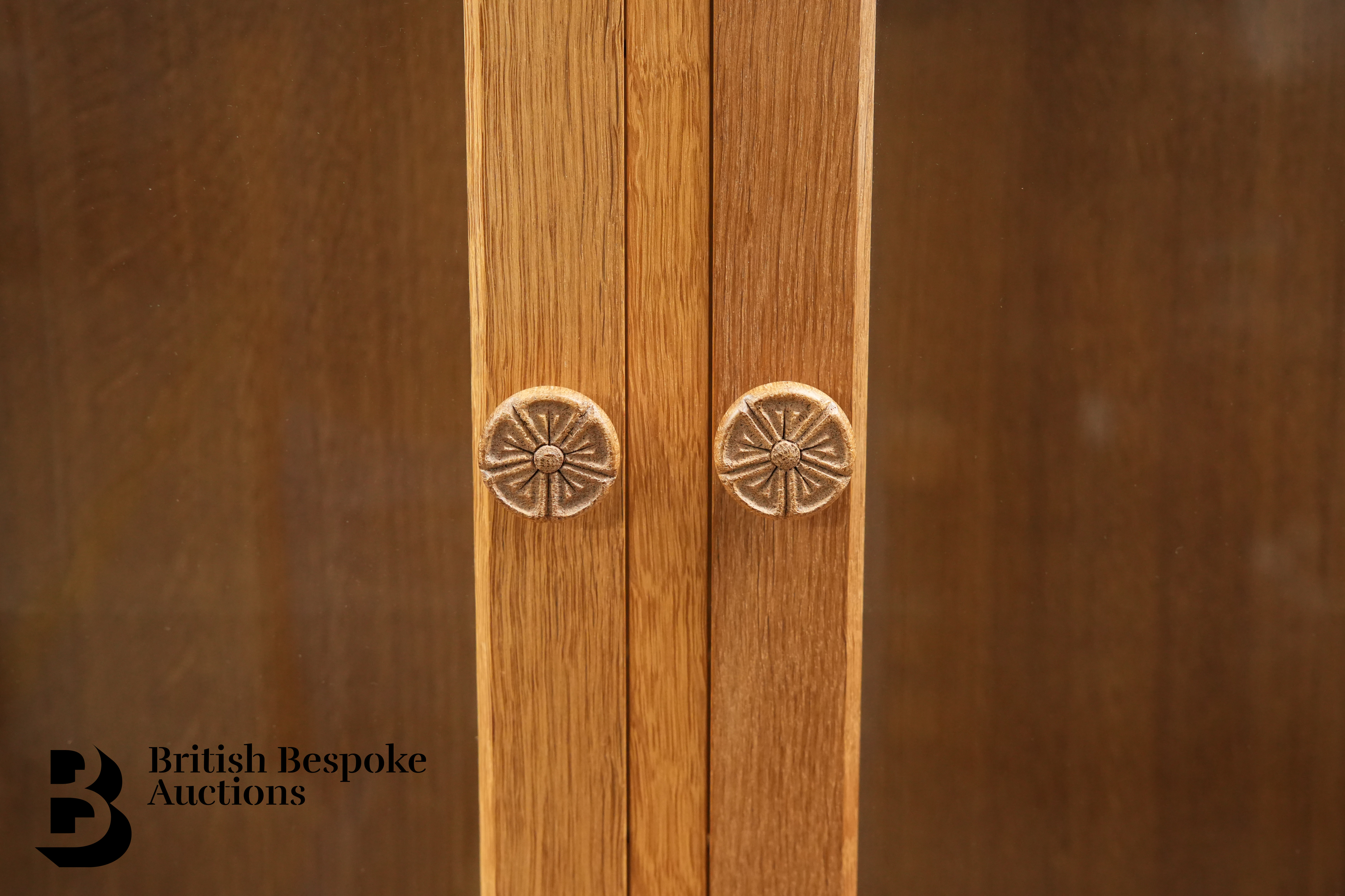 Colin 'Beaverman' Almack Oak Display Cabinet - Bild 2 aus 10