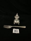 HALLMARKED SILVER BALUSTER SHAPED PEPPER DATED 1951 BY ERNEST W. HEYWOOD 10CM WITH A HALLMARKED