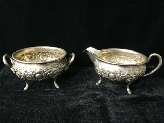 CONTINENTAL 830S SILVER MILK JUG AND SUGAR BOWL DECORATED WITH FLOWERS 354 GRAMS - Bild 3 aus 5