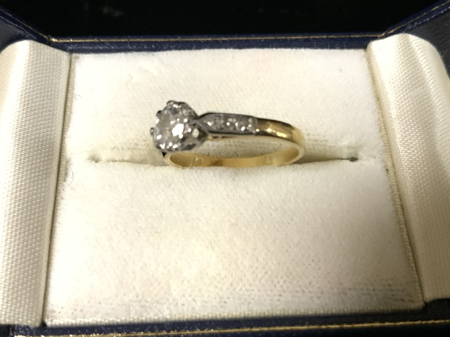 GOLD RING MARKS RUBBED AND JUST UNDER ONE CARAT OF DIAMONDS IN PLATINUM SIZE J - Image 4 of 8