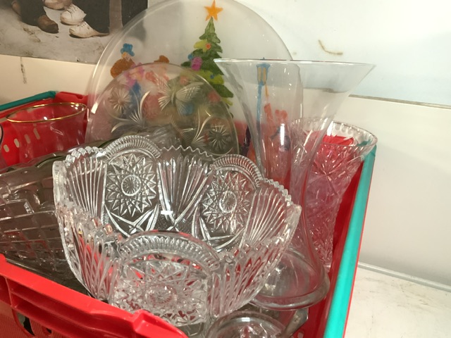 QUANTITY OF CUT GLASS, BOWLS, VASES AND MORE - Image 3 of 4