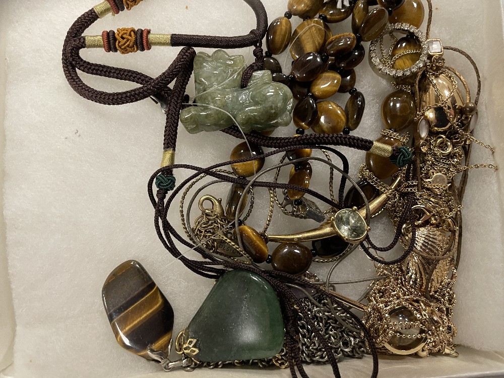 MIXED COSTUME JEWELLER INCLUDES TIGERS EYE AND MORE - Bild 2 aus 3