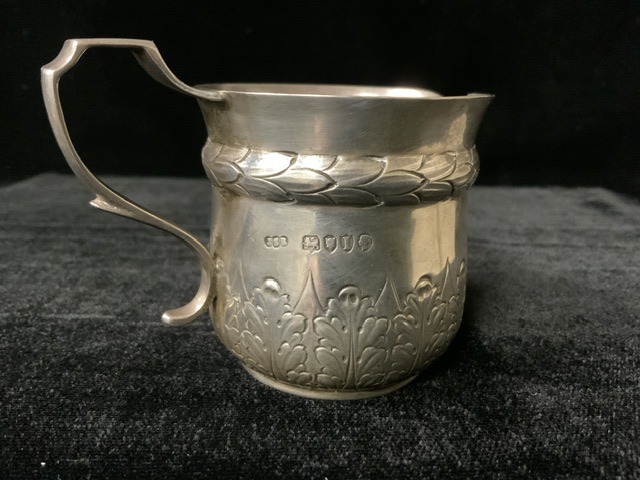 VICTORIAN HALLMARKED SILVER CREAM JUG BY JOHN SEPTIMUS BERESFORD DATED 1884 7CM 76 GRAMS - Bild 3 aus 4