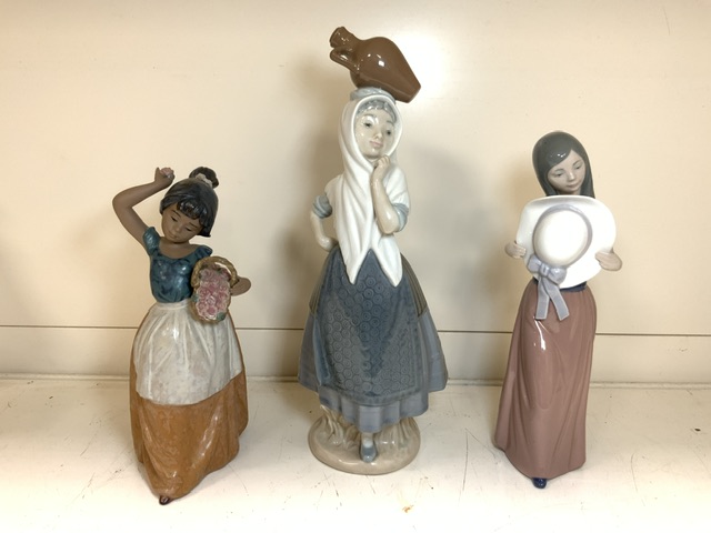 LLADRO LADY WITH HAT AND TWO NAO AND TWO CASADES CLOWNS; LARGEST 32CM - Image 2 of 5