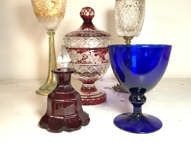 RUBY OVERLAY CUT GLASS PEDESTAL BOWL AND COVER 16CM, RUBY OVERLAY SCENT BOTTLE WITH THREE DECORATIVE - Image 2 of 4