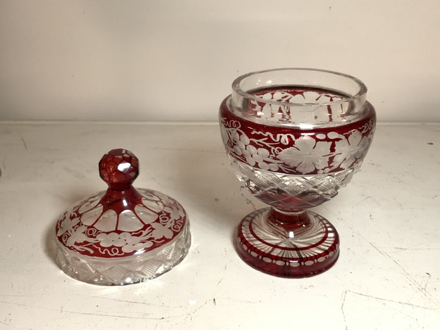 RUBY OVERLAY CUT GLASS PEDESTAL BOWL AND COVER 16CM, RUBY OVERLAY SCENT BOTTLE WITH THREE DECORATIVE - Image 4 of 4