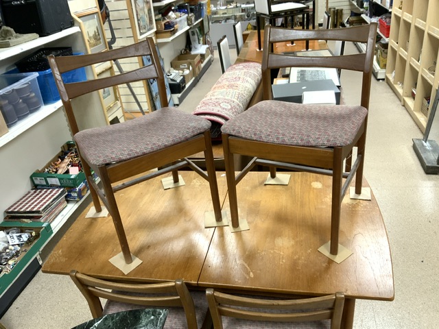 MID-CENTURY MODERN TEAK EXTENDING DINING TABLE WITH SIX MATCHING CHAIRS - Image 2 of 8
