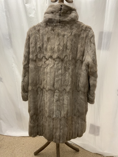 SIDNEY FURRIER LONDON FUR COAT SIZE 16-18 A/F - Image 4 of 4