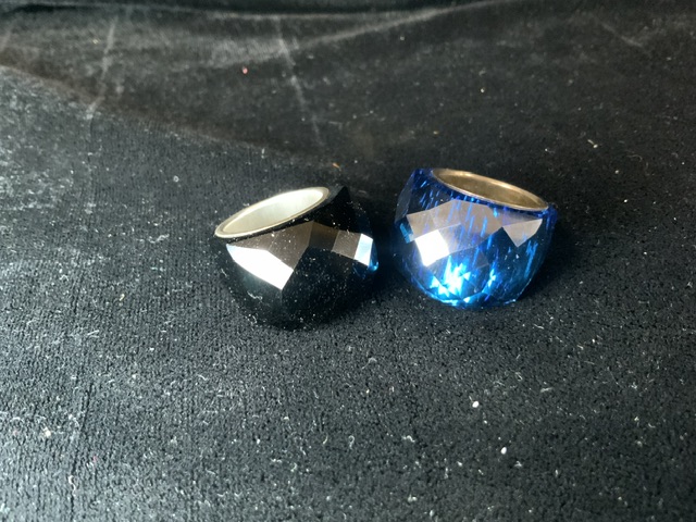 TWO BOXED SWAROVSKI 925 RINGS WITH BLACK AND BLUE CRYSTAL SIZE P - Image 3 of 4