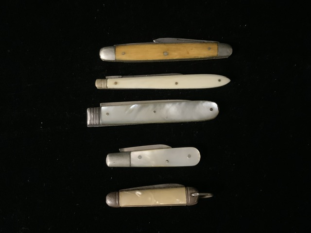 VINTAGE FRUIT KNIVES INCLUDES TWO HALLMARKED SILVER AND MOTHER OF PEARL - Bild 4 aus 4