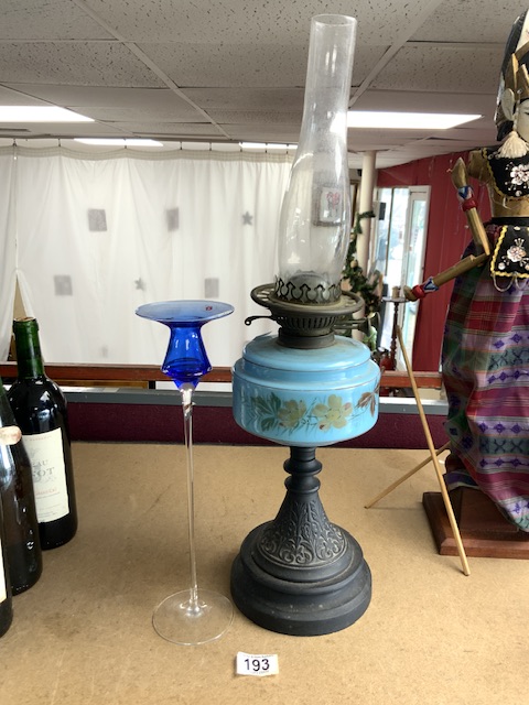 VICTORIAN OIL LAMP WITH A FINNISH GLASS CANDLESTICK